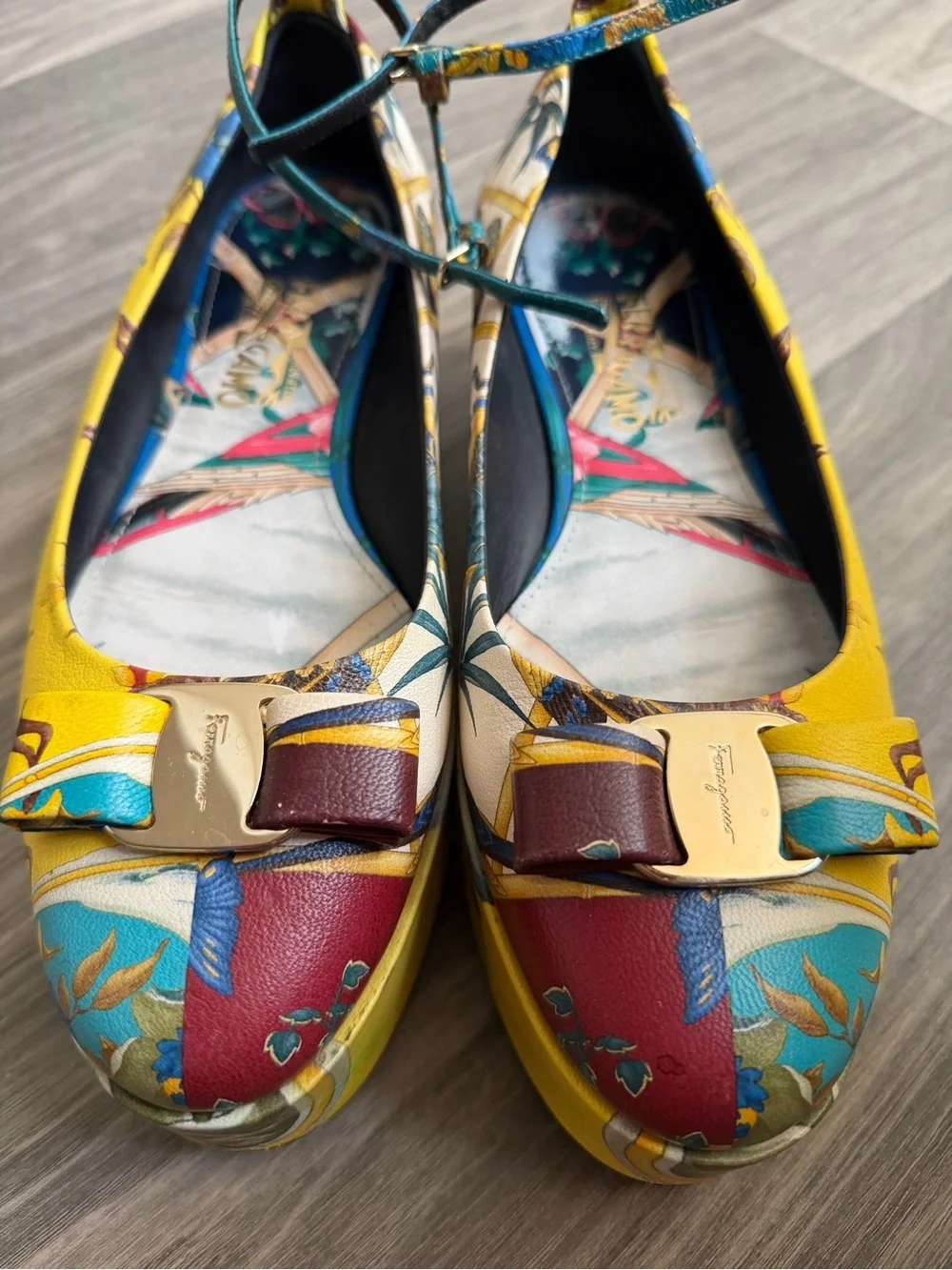 Salvatore Ferragamo Multicolor Floral Vara Bow T-Strap Platform Shoes Size 8.5B